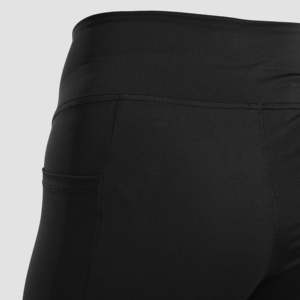 Pantalones cortos de compresión dinámica para mujer en color negro - Product Image 5