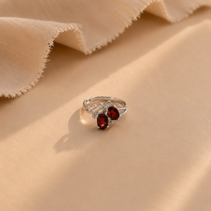 Bague pour homme en rhodium plaqué avec grenat marquise, pierre précieuse naturelle taille ovale, bijoux fins - Product Image 2