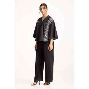 Haut brodé chic bohème pour femme WM-CS-SS24-006, décontracté et élégant avec dentelle, taille XS, coupe longue ou courte pour le printemps/été/automne - Product Image 1