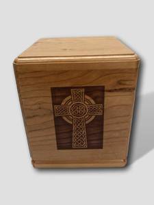 Urna Funeraria de Madera con Cruz Celta Grabada, Hecha a Mano, para Cremación, Nuevo Diseño de Urnas de Madera para Recuerdos - Product Image 3
