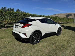 Auto Usado de Alto Rendimiento, <span class=keywords><strong>Toyota</strong></span> <span class=keywords><strong>C</strong></span>-<span class=keywords><strong>HR</strong></span> Limited <span class=keywords><strong>2021</strong></span>, 1.8P HV ECVT FWD SUV, Envío a Todo el Mundo - Product Image 5