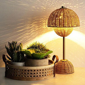 Lámpara Artesanal de Bambú Ecológica de Estilo Antiguo, Decoración Hecha a Mano para el Hogar u Oficina, Arte Folclórico con Pintura Floral, Hermoso Recuerdo - Product Image 1