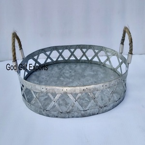 Plateau en métal galvanisé vintage chic pour stockage de service de mariage et affichage décoratif-Techniques d'artisanat utilisées - Product Image 1