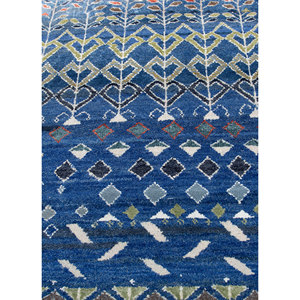 Tapis en laine et soie de bambou noué à la main à motif géométrique bleu Freedom Manchaha pour la décoration de la maison et du salon - Les-8328 - Product Image 3