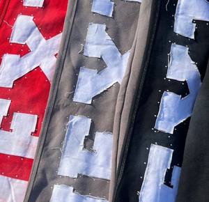 Multicolor hombres strass impreso personalizado letra patrón corte y coser apliques bordados pantalones de chándal de pierna ancha con cremallera conjuntos de Sudadera con capucha - Product Image 5