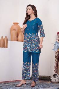 Conjunto de Kurta y Pantalón con Estampado Floral Azul para Mujer, Ropa Étnica de Diseñador - Product Image 3