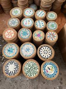 Posavasos de Ratán Tejidos a Mano con Incrustaciones de Nácar, Tapetes Decorativos para Tazas de Té, Venta al por Mayor - Sra. Tarina - Product Image 3