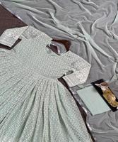 Alphanumero - Ensemble Salwar en Soie Viscose Fortement Brodé, Style Designer Bollywood, Livraison Mondiale Disponible, Vente en Gros