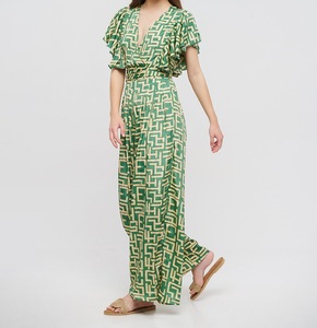 Robe longue bohème verte 100 % coton à manches courtes, col en V profond, taille unique, avec pompon doré, ceinture ajustable à la taille, dos nu et boutonnée - Product Image 4