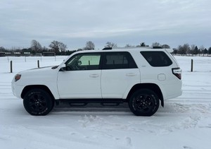 4x4 SR5มือสอง2022 Toyota 4 Runner - Product Image 3