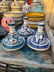 Tajín Marroquí Artesanal al por Mayor, Pintado a Mano en Azul y Blanco, con Tapa de Terracota Esmaltada, Vajilla Tradicional de Cerámica de Fez - Product Image 2