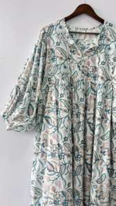 Kyra Robe Midi Femme Floral Main Bloc Imprimé Coton Doux Style Décontracté pour l'Hiver ODM Fourniture 100% Coton Méthode de Tissage Numérique - Product Image 2