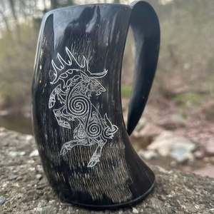 Mug en corne de buffle polie gravée en forme d'élk, style animal, écologique, passe au lave-vaisselle, pour les fêtes, par Saniya Handicraft - Product Image 1