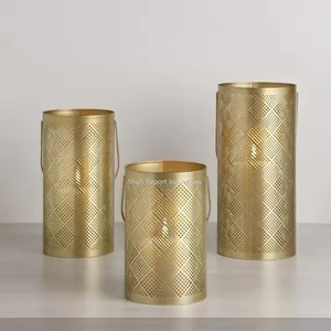 Linterna de vela de forma redonda de metal con acabado dorado con diseño de trabajo cortado para bodas y decoraciones de eventos en casa - Product Image 3