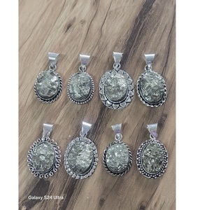 Charmant collier pendentif en pierres précieuses turquoise en argent pour femmes mariage bijoux de déclaration de luxe avec des détails complexes Inde - Product Image 2