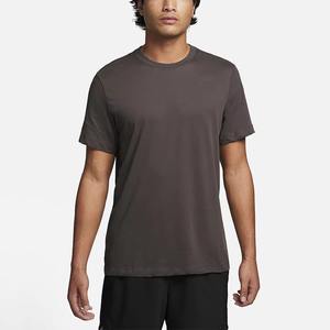 T-shirt d'entraînement décontracté pour homme, demi-manches, tissu tissé hautement extensible, 220 grammes, teinture unie, logo frontal, style uni - Product Image 4