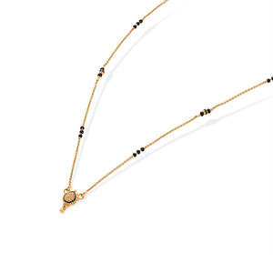 Collar Mangalsutra Moderno Rajeshwari con Cuentas Finas Doradas - Product Image 4