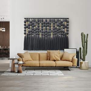 Tapiz de Pared de Macramé Carmbano, Arte Textil Moderno, Diseño Asimétrico con Borlas de Cuerda, Estilo Boho - Product Image 1