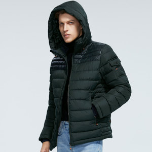 Manteau bouffant à capuche zippé à manches longues pour hommes Veste bulle d'hiver vert foncé avec logo personnalisé et col montant - Product Image 5