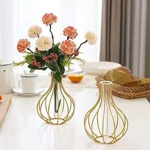 Jarrón de Flores Decorativo de Metal con Tubo de Vidrio y Acabado Dorado para Mesa de Salón, Maceta para el Hogar - Product Image 4