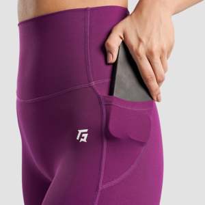 Leggings Capri Deportivos Empower (Rosa Oscuro) Sin Costuras, Compresión, Spandex, Nailon, Estampados, Talla XL para Gimnasio, Yoga, Uso Casual - Product Image 6