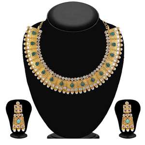 Conjunto de collar chapado en oro de 24 quilates Kriaa con piedra verde y Kundan, joyería fina elegante para regalo con pendientes de perlas - Product Image 1