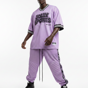 Conjunto de jersey y pantalón de malla de poliéster premium de 240 GSM para hombre con paneles acolchados en las rodillas y logotipo bordado. - Product Image 1