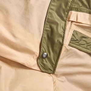 Chaqueta cortavientos con capucha de lona recubierta estilo utilitario para hombre, con media cremallera frontal, ligera, transpirable, para primavera, con bolsillos. - Product Image 3