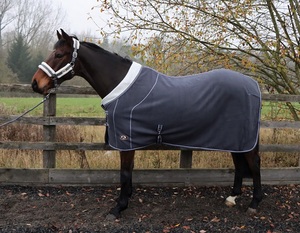 Manta Ecuestre Premium para Caballos, Ligera, de Lujo, de Invierno, de Polialgodón y Felpa, sin Relleno, para Uso en Establos de Carreras - Product Image 4