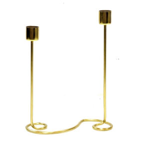 Portavelas de base doble con curvas de hierro moderno hecho a mano, decoración de mesa sostenible, soporte de vela entrelazado para decoración del hogar - Product Image 1