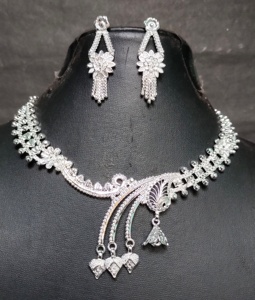 Ensemble de boucles d'oreilles et collier en plaqué argent de qualité supérieure avec ensemble de bijoux de style luxueux à vendre par les exportateurs - Product Image 3