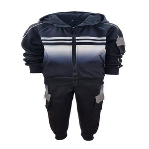 ชุดเซ็ตแทรคสูทสองชิ้นสำหรับผู้ชาย สไตล์สตรีทแวร์ แบบมีฮู้ด พร้อมโลโก้สั่งทำพิเศษ ประกอบด้วยเสื้อแจ็คเก็ตมีซิป และกางเกงจ็อกกิ้ง - Product Image 1