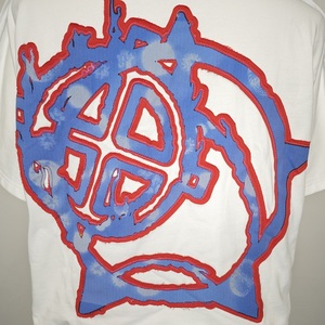 Camiseta Oversize de Algodón 100% de Alta Calidad con Cuello Redondo, Diseño Estampado Desgastado y Estilo Hombro Caído para Streetwear - Product Image 5