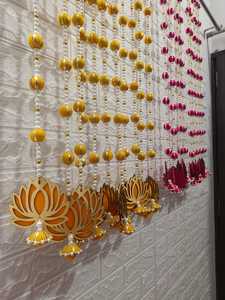 ที่แขวนผนังลายดอกบัวไข่มุกพร้อมพวงมาลัยสีเหลืองและสีชมพูที่มีเอกลักษณ์เฉพาะบ้านวัดตกแต่ง mandap สำหรับงานแต่งงานและเทศกาล - Product Image 3