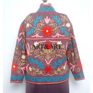 Chaqueta Acolchada de Algodón 100% Bordada a Mano de Lujo, Detalles Florales Intrincados, Elegancia Atemporal, Especial de Invierno - Product Image 5