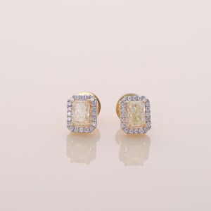 Boucles d'oreilles halo en or jaune, blanc et rose 18 carats avec diamant jaune taille radiant 0,64 carat - Product Image 6