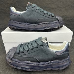 Zapatos de lona con cordones y punta redonda estilo Laser Shell para hombre, zapatos deportivos retro cómodos y transpirables - Product Image 1