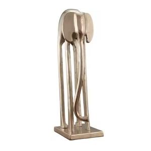 Sculpture élégante d'éléphant en argent, finition antique, ornement de table haut de gamme, accent décoratif moderne et créatif - Product Image 1