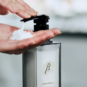 Champú y Tratamiento en Crema Beeter Todo en Uno, Aprobado por Salones de Belleza Profesionales Japoneses, Aroma Amaderado - Product Image 1