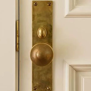 Poignée de porte en laiton poli durable pour une finition intérieure longue durée et un fonctionnement quotidien de la porte fiable et fluide - Product Image 1