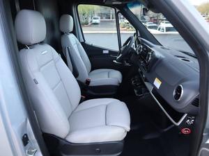 Autocaravana de Lujo Clase B Air Stream 2023 Usada para Acampar - Product Image 3