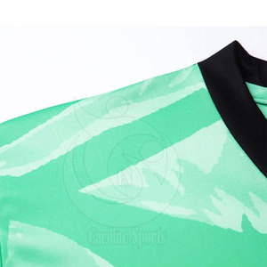 Pakistan personnalisé fabriqué en usine hommes uniforme de football polyester dernière conception de sublimation ensemble d'uniformes d'entraînement sportif - Product Image 3