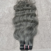 Ekstensi Rambut Alami Abu-abu Bergelombang Single Donor Remy Grade India, Jahitan Mesin Double Weft, Sudah Diputihkan, Anti Rontok, Tanpa Kerusakan, Untuk Anyaman Rambut