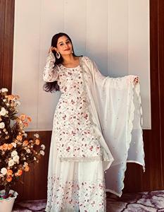 Haut en georgette entièrement cousu de haute qualité avec paillettes et ensemble de travail Zari Sharara pour les fêtes d'été indiennes et pakistanaises - Product Image 2