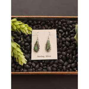 Pendientes Colgantes Hechos a Mano en Plata de Ley y Turquesa Negra Estilo Navajo con Forma de Gota de Agua - Product Image 1