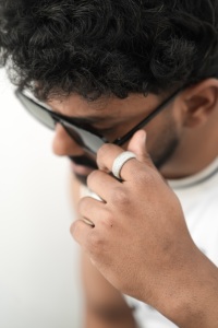 Anillo de boda para hombre con pavé de moissanita en plata 925, joyería de lujo estilo eternidad para hombre, diseño elegante. - Product Image 6