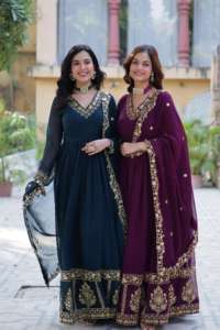 Vestido de Alta Calidad con Diseño Evergreen, Estilo Georgette con Efecto Floral, Dupatta con Bordado de Hilo Zari y Lentejuelas en Venta - Product Image 3