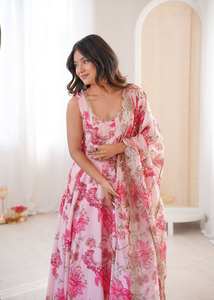 Nouvelle tenue de soirée de créateur, Anarkali rose clair à imprimé floral fait main avec dupatta et pantalon, vente en gros de vêtements ethniques à l'exportation - Product Image 5