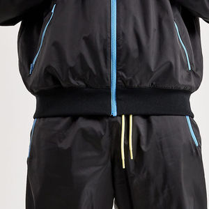 Veste coupe-vent d'hiver unisexe de qualité avec fermeture éclair, rayures imprimées à l'écran, imperméable, respirante et légère, fabriquée au Pakistan - Product Image 4