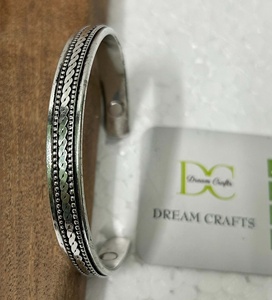 สร้อยข้อมือแม่เหล็กสีเงินคุณภาพสูงนำฟรีของตกแต่งวันหยุดของขวัญกำไลข้อมือเงินมีสไตล์ - Product Image 3